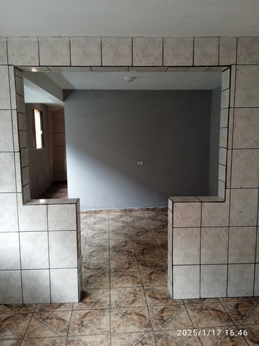2 Casas Individuais A Do Fundo Com 4 Cômodos E Lavandcômodos