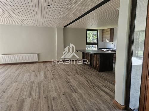Casa En Venta De 5 Dorm. En Colbún