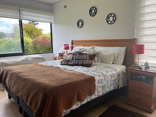 Casa En Venta De 4 Dorm. En Santo Domingo Oportunidad
