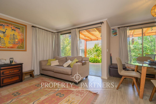 Cómoda Casa De 4 Dormitorios En Condominio De La H...