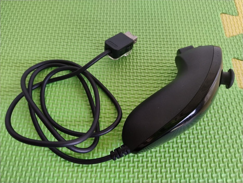 Control Nunchuk Para Wii Y Wii U Color Negro (Usado)