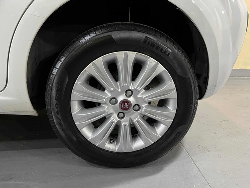 Imagen 18 de 20 de Fiat Punto 2016 1.4 Attractive Pack Top Uconnect