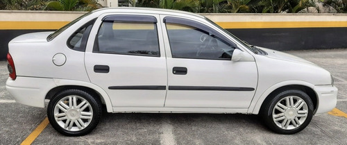 Imagem 7 de 13 de Chevrolet Corsa Sedan 2003 1.6 Classic 4p