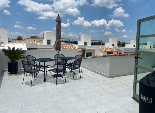 Venta De Casa Nueva Residencial En Toluca, Cacalomacán. Amplio Jardín Y Roof Garden. 5 Estacionamientos. 4 Recámaras. 3 Baños Completos. Para Estrenar Gran Oportunidad. Recursos Propios.