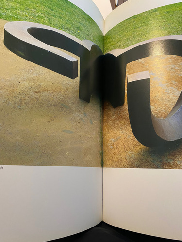 Chillida. Escultura. Escultor Vasco. Guipúzcoa. Libro. (Usado)