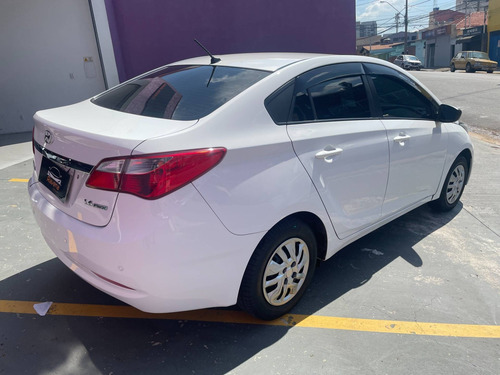 Imagem 4 de 8 de Hyundai Hb20s 1.6 Comfort Plus 16v Flex 4p Manual