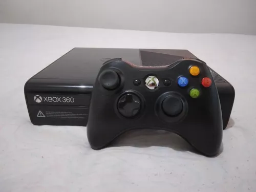 Console Xbox 360 bloqueado com 1 controle e os cabos