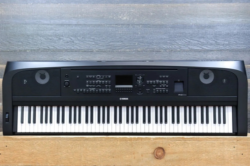 Yamaha Dgx-670 Piano Digital Portátil De Gran Tamaño Con Mar