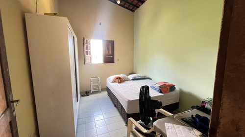 Casa De 6 Cômodos Com Área Livre