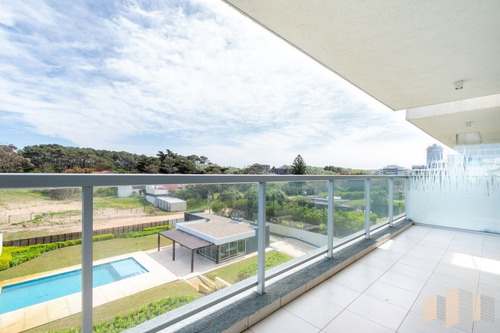 Imagen 27 de 28 de Apartamento De Tres Dormitorios En Suite En Venta Con Vista El Mar En Primera Línea Playa Brava