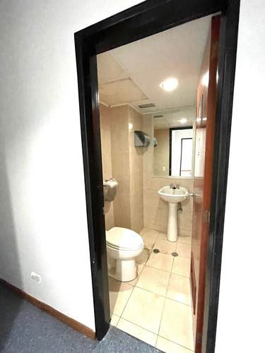 Imagen 8 de 10 de Se Vende Oficina Planta De 400m2 En El Rosal Excelente Torre Corp.
