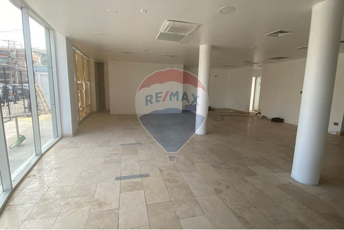 Local Comercial Excelente Ubicación En Av Brasil