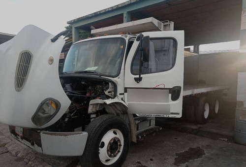 Imagen 3 de 8 de Freightliner M2 106