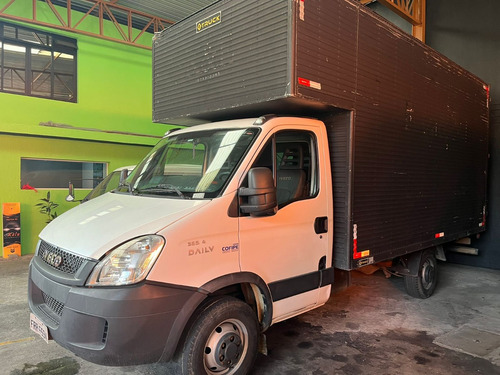 Iveco Daily 35s14 C/ Baú - Ano: 2014