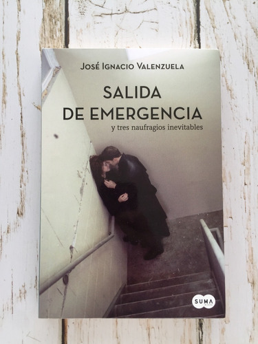 Salida De Emergencia / José Ignacio Valenzuela