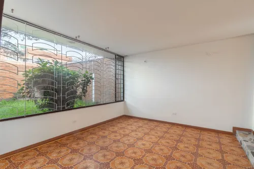 Casa En Venta En La Esmeralda. Cod V15539