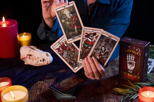 Tarot: Baraja Y Guía Inspirada En El Mundo De Guillermo Del