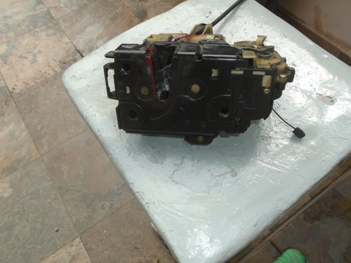 Imagen 2 de 3 de Vendo Cerradura Delantera Derecha De Skoda Octavia Año 2005