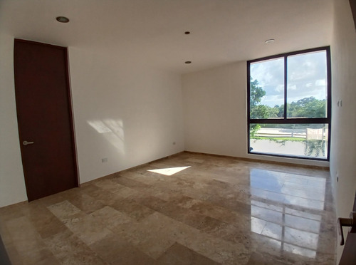 Exclusiva Residencia En Venta Ubicada En Nortemerida