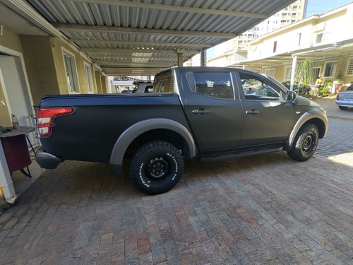 Imagem 8 de 15 de Mitsubishi L200 2.4 Triton Savana Cab. Dupla 4x4 4p