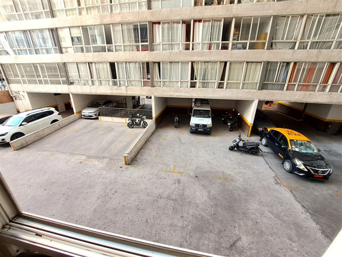 Departamento En Venta De 2 Dorm. En Santiago.