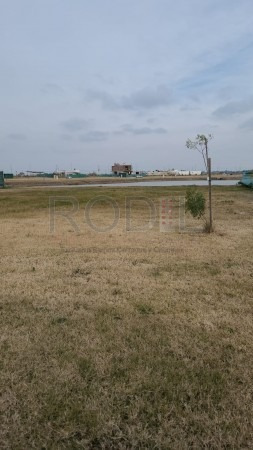 Imagen 2 de 2 de Lote En Sebastian Gaboto Con Fondo A La Laguna
