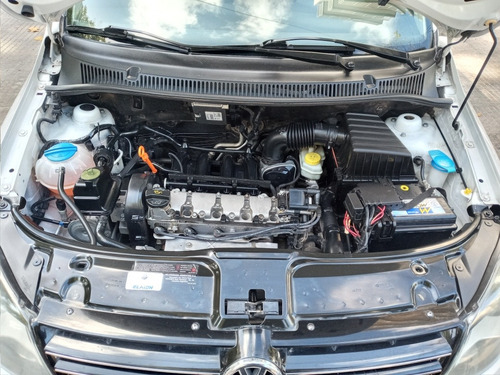 Volkswagen Suran 1.6 Imotion Highline 11d 2012