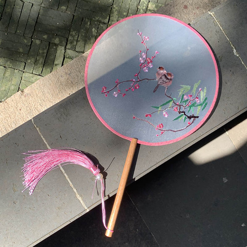 One-sided Embroidery-round-pink Cold Plum Branches -