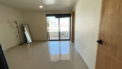 Casa Moderna Nueva En Venta, De Tres Niveles, En Hacienda Barbabosa, A 5 Min De C.u. Y De La Estación Del Tren, A 15 Min Del Centro De Toluca Y De Metepec
