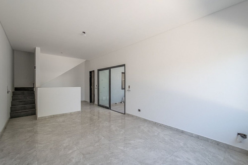 Venta Duplex 2 Amb Con Terraza Y Cochera. Financia