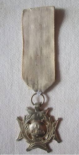 Antigua Medalla Al Merito Alpaca Antigua