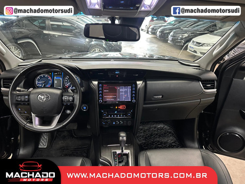 Toyota Hilux SW4 2.8 D-4D TURBO DIESEL SRX 7L 4X4 AUTOMÁTICO