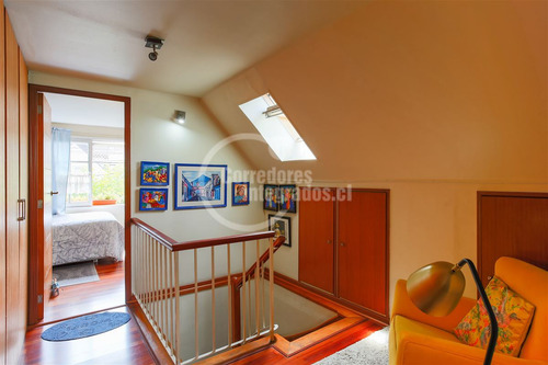 Casa En Venta De 5 Dorm. En Las Condes