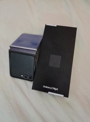 Smartphone Samsung Galaxy Z Flip5 5g 256 Gb 8 Gb Ram Grafito Gris Oscuro (Usado)