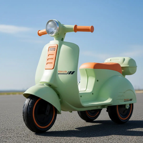 Mini Scooter Moto Elétrica Frente E Ré Bateria 6v Som E Luz Cor Verde-claro Voltagem Do Carregador 127/220v
