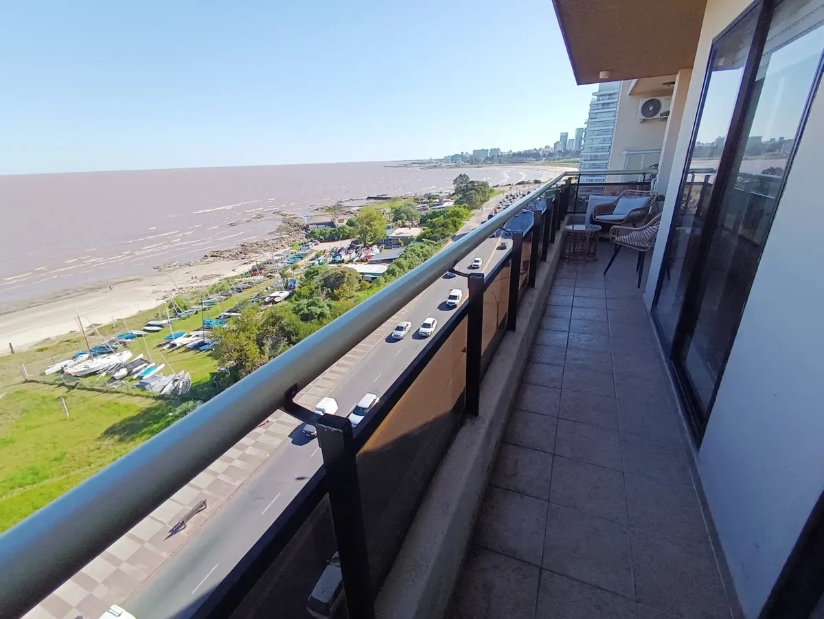 Hermoso Apartamento Con Vista A Playa Malvin. Muy Disfrutable. Linda Planta. · Foto 2