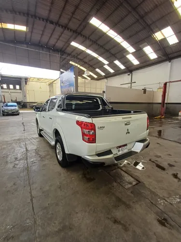 Mitsubishi L200 2.4 Cabina Doble 4x2 Mt