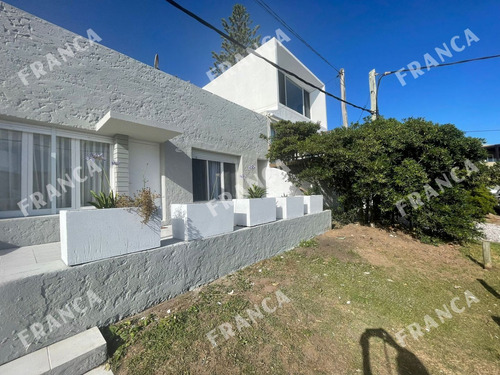 Casa A Metros De La Posta Del Cangrejo En La Barra. (ref: Fro-111)