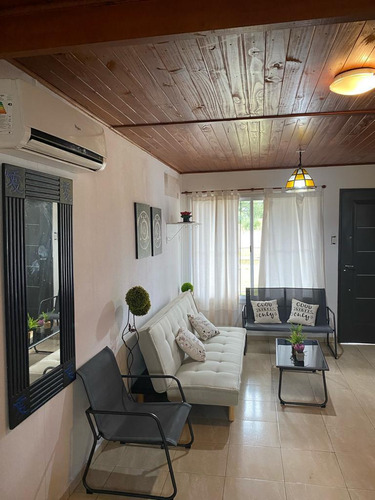 Casa En Venta - 2 Dormitorios 1 Baño - Cochera - 420mts2 - Mar Del Plata