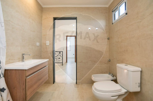 Casa En Venta En Arana