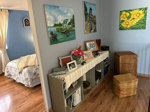 Preciosa Casa En Tranquilo Pasaje, Muy Conectada