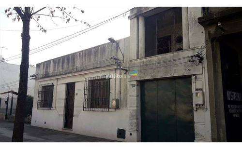 Gran Galpon Industrial Mas Casa Con Patio Prox Av Bvar. Artigas Y Gral Flores