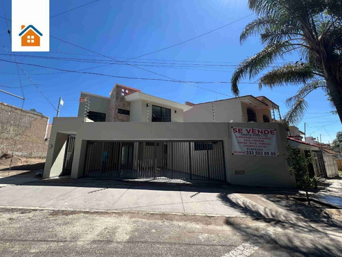 Amplia Casa Remodelada En Venta San Isidro