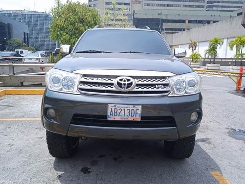 Imagen 2 de 15 de Toyota Fortuner