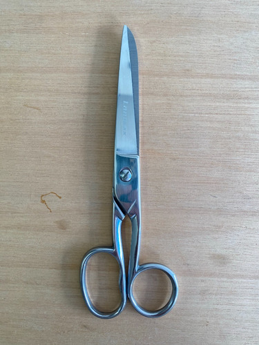 Imagem 5 de 5 de Tesoura Forjada Para Tecido 18cm Aço Inox Profissional