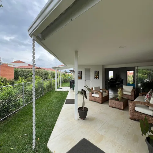 Casa En Arriendo En Vilas Verdes. Cod A8014639