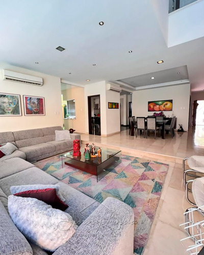 En Venta Hermosa Casa Con Piscina 410 M² Urb. San Jacinto Maracay Aragua