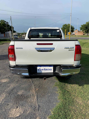 Toyota Hilux 2.8 Cd Srx 177cv 4x4 At 2017