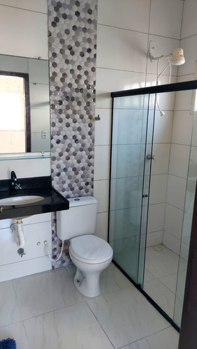 Casa De Esquina Com 3 Quartos (uma Suíte) E 2 Banheiros