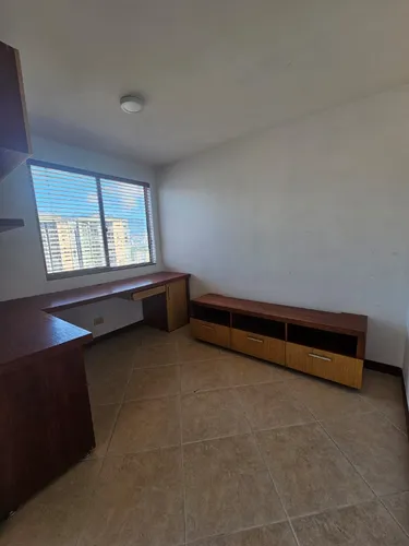 Vendo Apartamento Ubicado En La Parte Baja De La Loma De Los Bernal.